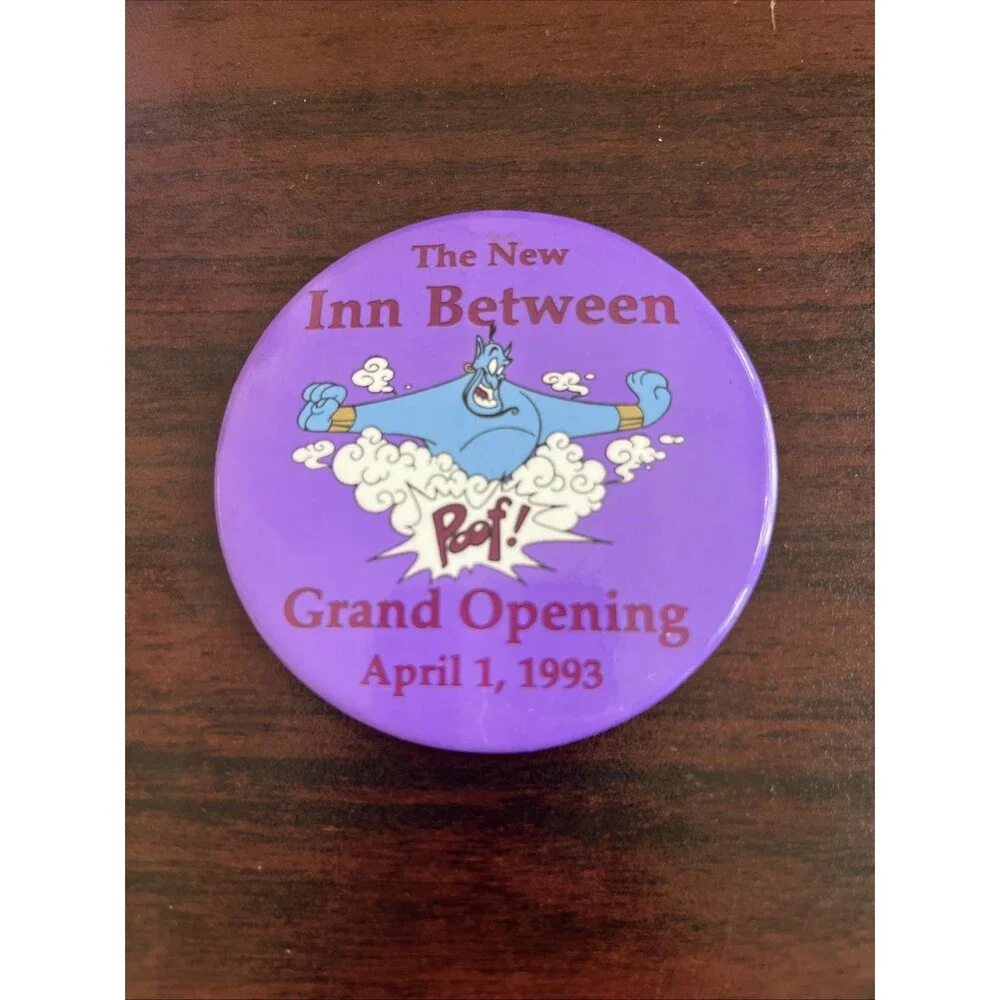 Disneyland The New‎ Inn Between Grand Opening April 1993 Genie Button Pin